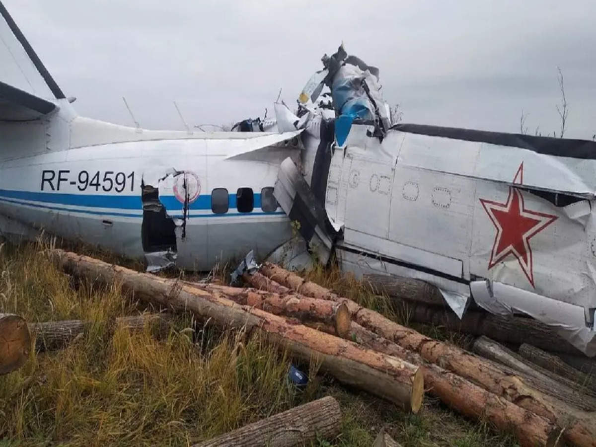 Tatarstan Russia Plane Crashes News in Hindi, Fierce plane crash in Russia, 16 killed, 7 people rescued alive, रूस में भीषण विमान हादसा, 16 लोगों की मौत, 7 लोगों को जिंदा बचाया गया