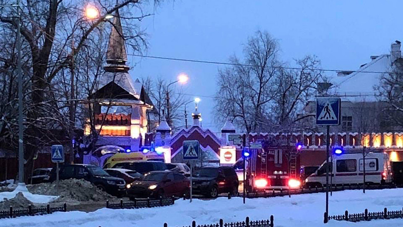 Russia Fidayeen Attack Update News in Hindi | Suicide Bomber Kills Himself, Eight Injured In Moscow | रूस के स्कूल में 18 साल के स्टूडेंट ने खुद को बम से उड़ाया, मौत- 8 छात्र घायल