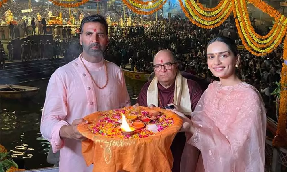 Samrat Prithviraj Movie Promotion Photos & Video Viral on Social Media | Akshay Kumar reached the Ghat of Banaras for the promotion of the film Emperor Prithviraj!