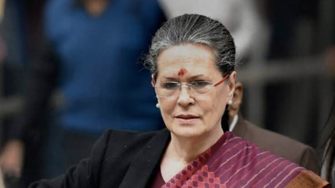 सोनिया गांधी को गंगाराम अस्पताल में किया गया भर्ती, कोरोना संक्रमण के चलते हो रही है परेशानी | Sonia Gandhi Admitted To Ganga Ram Hospital Today News in Hindi, Sonia Gandhi Health Update