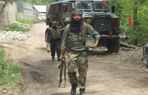 Blast In Jammu And Kashmir Shopian 3 Soldiers Injured Police Engaged In Investigation | 2 soldiers injured and 1 soldier martyred in blast in Jammu and Kashmir's Shopian district