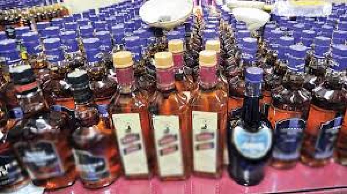 Police arrested two liquor smugglers in Begusarai, Bihar, and found liquor in full quantity! | बिहार के बेगूसराय में पुलिस ने दो शराब तस्कर को किया गिरप्तार, भरे मात्रा में मिला शराब!