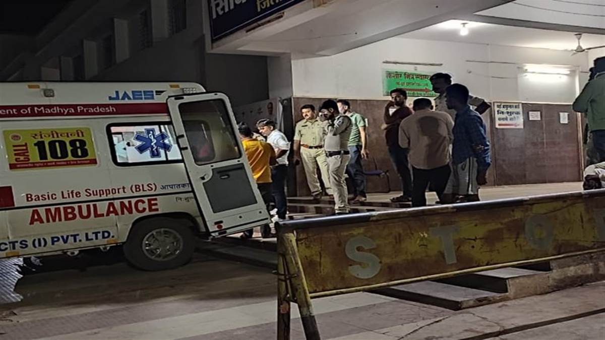 MP शहडोल सड़क हादसे 5 लोगों की जान गई, और 36 घायल? | Madhya Pradesh's Shahdol Road Accident News in Hindi | Madhya Pradesh Road Accident CCTV Footage Video