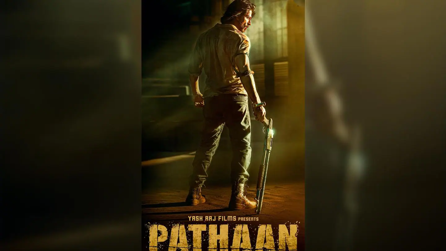 Shahrukh Khan Upcoming Movies 2022, Pathaan Movie Motion Poster Out Review in Hindi, Pathaan Movie Motion Poster Public Reaction, लोगो को नहीं पसंद आया शाहरुख खान का लुक, जाने कारण?