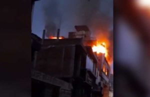 UP Kotwali Fire News | A massive fire broke out in a showroom in Kotwali police station area of UP. | up showroom fire news, Uttar Pradesh showroom in fire news in hindi