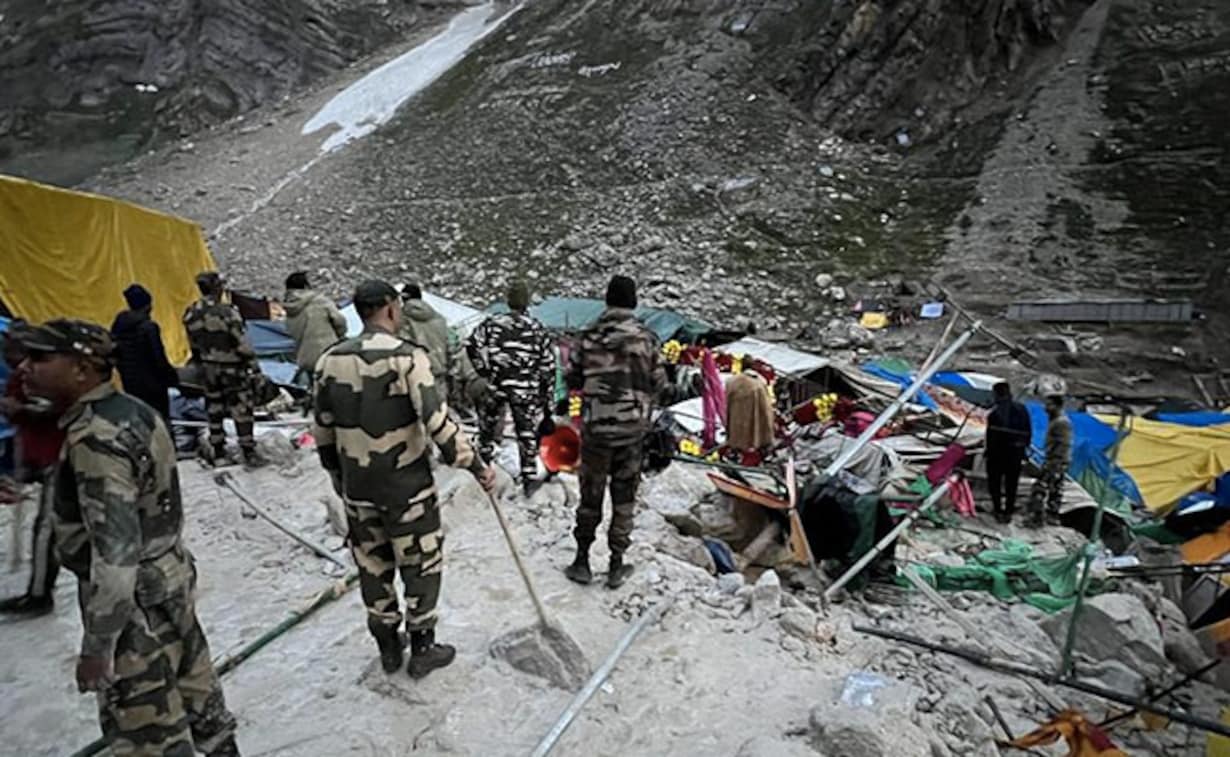 Amarnath Cloudburst News in Hindi | 16 Dead, 40 Missing Due To Cloudburst in Jammu and Kashmir | Amarnath Cloudburst Live Update, जम्मू कश्मीर में बादल फटने से 16 लोगो की मौत, 40 के आसपास लोग लापता