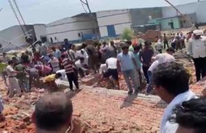 Breaking Warehouse Wall Collapses in Delhi Alipur 5 People Died News in Hindi | दिल्ली के अलीपुर में निर्माणाधीन गोदाम की दीवार गिरी, हादसे में 5 लोगो की मौत, पूरी खबर पढ़े !