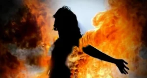 In Jaipur, Rajasthan, A Female Teacher Who Was Burnt By Spraying Petrol, Died During Treatment News in Hindi | जयपुर में महिला टीचर पर पेट्रोल छिड़ककर जला दिया गया, इलाज के दौरान मौत ?