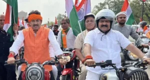 Manoj Tiwari Challan News News in Hindi, Bjp Mp Manoj Tiwari Traffic Challan Forty One Thousand For Without Helmet Bike Watch Video, ट्रैफिक पुलिस ने मनोज तिवारी के खिलाफ चालान जारी किया, बोले मुझे बहुत खेद है!