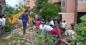 Noida Sector 21 Wall Boundary Collapsed Reason, Noida Sector 21 Wall Collapse News in Hindi, 4 people died due to wall collapse in Jalvayu Vihar located in Noida Sector 21!