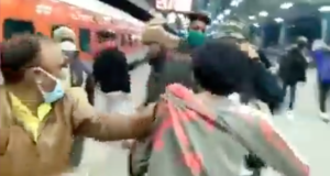 Madhya Pradesh Two Congress MLAs booked for harassing woman in moving train News in Hindi | कांग्रेस के 2 विधायकों ने ट्रैन में महिला के साथ की छेड़छाड़, जाने पूरा मामला!