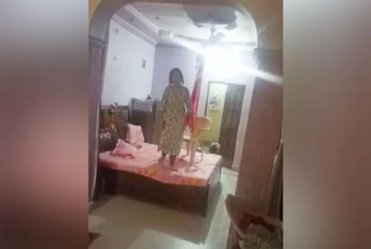 UP Kanpur Suicide Case Live Video News in Hindi, Uttar Pradesh Man Films Wife Suicide And Sends It To In-Laws In Kanpur, पति बनाता रहा वीडियो पत्नी ने कर ली आत्महत्या, वीडियो वायरल!