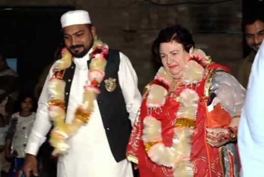 Pakistani Love Story in Hindi | 83-year-old woman from Poland marries 28-year-old Pakistani man!, Pakistan Love Story in Hindi, पोलैंड की 83 वर्ष की बुजुर्ग महिला ने 28 साल के पाकिस्तानी युवक से की शादी!