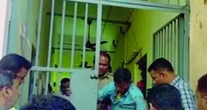 Brahmapur (Odisha) Courtroom Case; Youth Tries To Attack Judge With Knife Odisha News in Hindi | नशे में धुत आरोपी ने महिला जज की गर्दन पर रखा चाकू, बढ़ाई गई सुरक्षा!