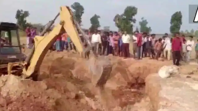 Chhattisgarh Chhui Mine Collapse News in Hindi, Tragic accident in Chhattisgarh, 7 laborers died due to mine collapse, dozen trapped | छत्तीसगढ़ में दर्दनाक हादसा, खदान धंसने से 7 मजदूरों की मौत, दर्जन भर फंसे