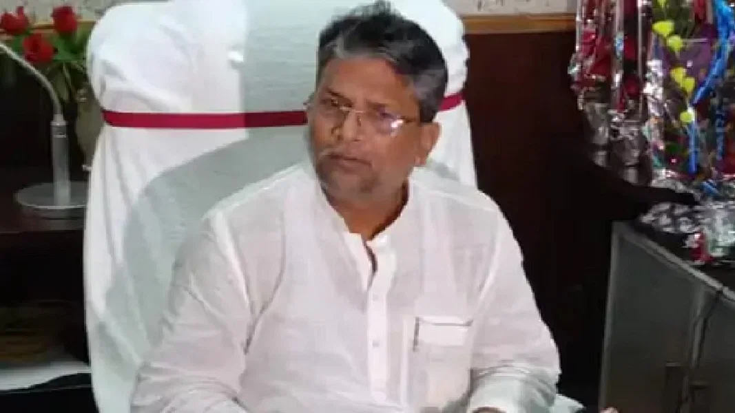 Bihar Minister Alok Mehta Received Death Threats News in Hindi | बिहार में राष्ट्रीय जनता दल (राजद) के नेता और राजस्व एवं भूमि सुधार तथा गन्ना उद्योग मंत्री आलोक मेहता को मिली जान से मारने की धमकी दी।