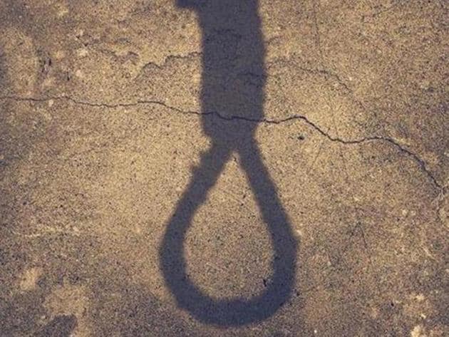 Female Engineer Commits Suicide, 4 Including Former Deputy Collector Arrested News in Hindi | खाना बनाने को लेकर झगड़ा हुआ, शादी की सालगिरह की रात कर ली आत्महत्या?