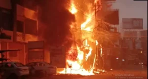 Massive Fire Broke Out in Market in Chhattisgarh's Raipur News in Hindi, Raipur Fire Broke Out in Market 3 Shops and Godown Destroyed | रायपुर बाजार में लगी भीषण आग, 3 दुकानें और गोदाम जलकर खाक!