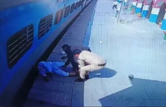 UP Amroha Railway Station Accident CCTV Footage Video Viral on Social Media, Amroha Platform Accident Video Watch Now | चलती ट्रेन के साथ 50 मीटर तक घिसटता रहा यात्री, टीटीई ने बचाई जान!