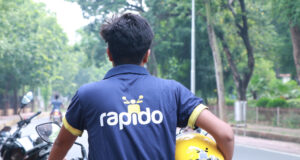 Bengaluru News Woman Molested on Rapido Bike Victim Jumps From Moving Vehicle Watch Video | Bengaluru woman jumps off a moving Rapido bike | रैपिडो बाइक पर महिला से छेड़छाड़, चलती गाड़ी से कूदी पीड़िता, देखें वीडियो