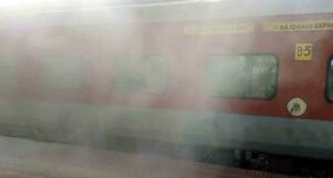 Chennai-Delhi Rajdhani Express Accident News in Hindi, Chennai Delhi Rajdhani Express Smoke Came Out In Train Due To Brake Jam | राजधानी एक्सप्रेस में अचानक निकलने लगा धुआं, यात्री डर गए और अफरातफरी मच गई