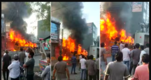 Breaking News in Hindi: Children's School Bus Caught Fire in Palwal Haryana Watch Video | बच्चों को ले जा रही बस में अचानक लगी भीषण आग, बाल-बाल बची बच्चों की जान!