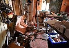 Mumbai Gas Cylinder Blast News in Hindi | Blast after a leakage in kitchen cylinder in Khar up nagar of Mumbai, six people including 2 children scorched! | रसोई सिलेंडर में रिसाव के बाद ब्लास्ट, 2 बच्चे समेत छह लोग झुलसे!