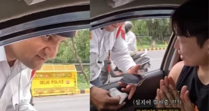 Watch Video; Delhi Traffic Police fines Korean man Rs 5,000 without a receipt, traffic police personnel suspended after action News in Hindi | ट्रैफिक पुलिस ने अपनी सफाई में दिया बयान