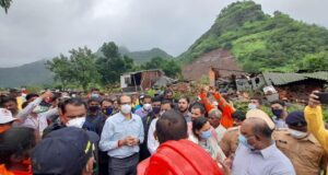 Landslide in Maharashtra Raigad News in Hindi | Landslide in Maharashtra Raigad 5 killed and 50 Trapped | रायगढ़ के गांव में भूस्खलन 5 लोगों की मौत, अभी भी 50 लोग दबे हुए?