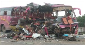 Maharashtra Buldhana Road Accident News in Hindi, बुलढाणा जिले के मलकापुर शहर के पास नेशनल हाईवे-6 पर दो बसों आमने सामने से भीषण टक्कर, 6 की मौत, 25 घायल!