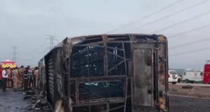 Maharashtra Expressway Bus Accident News in Hindi | Samruddhi Mahamarg Expressway Road Accident News | Bus Catches Fire on Maharashtra Expressway 25 People Burnt To Death