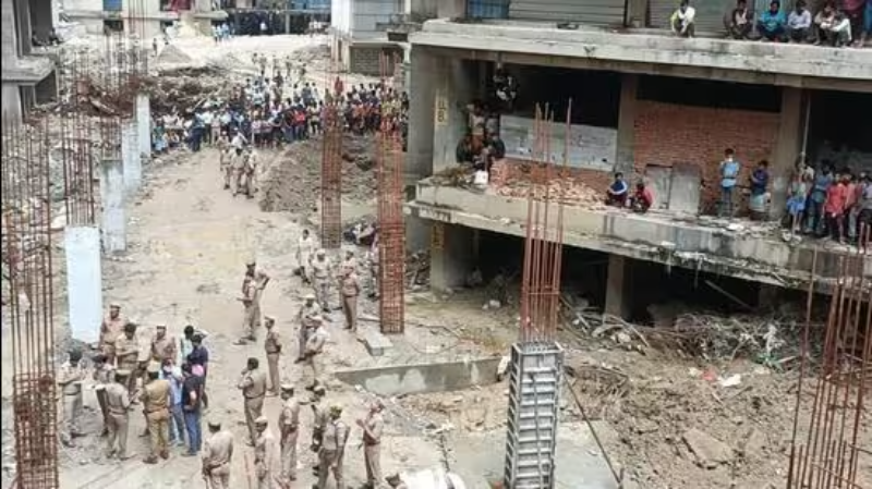 Lift Accident in Amrapali Building of Greater Noida News in Hindi | 4 Workers Died Due To Lift Collapse in Greater Noida | ग्रेटर नोएडा में ड्रीम वैली प्रोजेक्ट की निर्माणाधीन साइट पर बड़ा हादसा, लिफ्ट गिरने से 4 मजदूरों की मौत