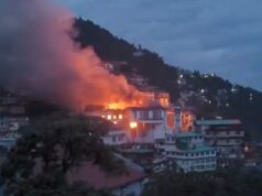 A massive fire broke out in the Roxy Hotel located on Camel Back Road, Mussoorie, Uttarakhand News in Hindi, video of the accident surfaced | मसूरी के कैमल बैक रोड पर स्थित रॉक्सी होटल में लगी भीषण आग