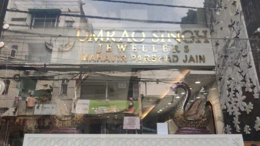 Delhi Jewellery Shop Looted, Theft of Rs 25 Crore in Umrao Jewellery Showroom of Delhi Bhogal News in Hindi | दिल्ली के ज्वैलरी शोरूम में 25 करोड़ की चोरी, छत काटकर साफ कर गए पूरी दुकान