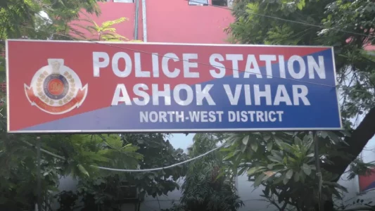 Gang war in Delhi's Ashok Vihar, 2 people killed in indiscriminate firing | Gangwar in Ashok Vihar Delhi News in Hindi | Delhi Ashok Vihar Gangwar Case | दिल्ली के अशोक विहार में गैंगवार, ताबतोड़ फायरिंग में 2 लोगों की मौत