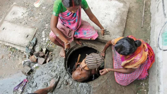 Sewer Cleaning Death News in Hindi | सीवर सफाई के दौरान मौत होने पर परिजनों को 30 लाख रुपये का मुआवजा देना होगा, सुप्रीम कोर्ट का फैसला / Compensation of Rs 30 lakh in case of death during sewer cleaning