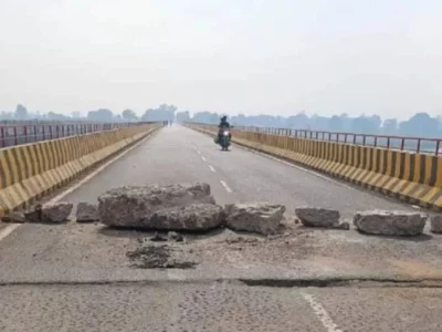 Crack in Prayagraj Bridge News in Hindi | Crack in Prayagraj Bridge Within 24 Hours, Opposition Cornered Yogi Government | 24 घंटे के भीतर प्रयागराज ब्रिज में आई दरार, विपक्ष ने योगी सरकार को घेरा