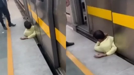 Major Accident in Delhi Metro, Young Man Trapped Between Metro and Platform Watch Viral Video | प्लेटफॉर्म और दिल्ली मेट्रो के बीच फंसा शख्स, जानिए फिर आगे क्या हुआ; DMRC का भी आया बयान
