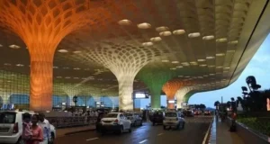 Mumbai Airport Received Bomb Threat News in Hindi | Mumbai airport received bomb threat before 26/11, ransom in Bitcoin | ईमेल पर 26/11 दिनांक से पहले मुंबई एयरपोर्ट को बम से उड़ने की धमकी मिली, बिटकॉइन की फिरौती