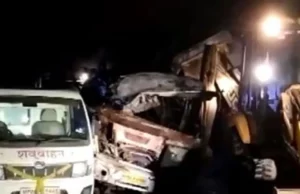 Madhya Pradesh Guna Bus Accident News: Collision between dumper and bus, massive fire, 13 passengers burnt to death, many injured! | मध्यप्रदेश में भीषण हादसा, डंपर से टकराकर बस में लगी आग